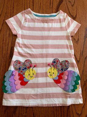 Mini Boden Striped Colorful Bee Applique Short Sleeve Dress | Pink Cream | 4-5Y